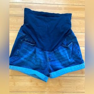 Time and Tru maternity shorts, size small, 4-6.